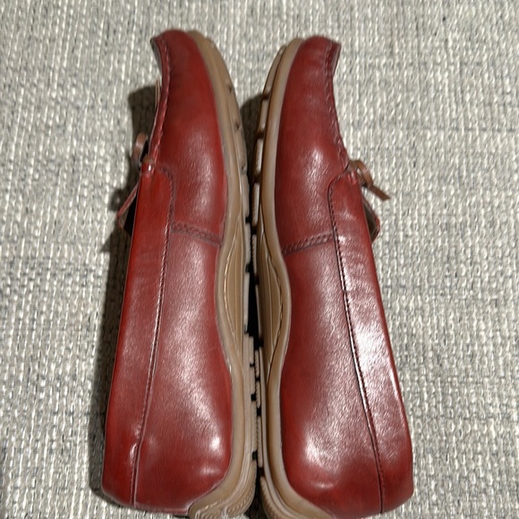 NWOB Clarks Red Leather Moccasin Style Loafers - Picture 5 of 6